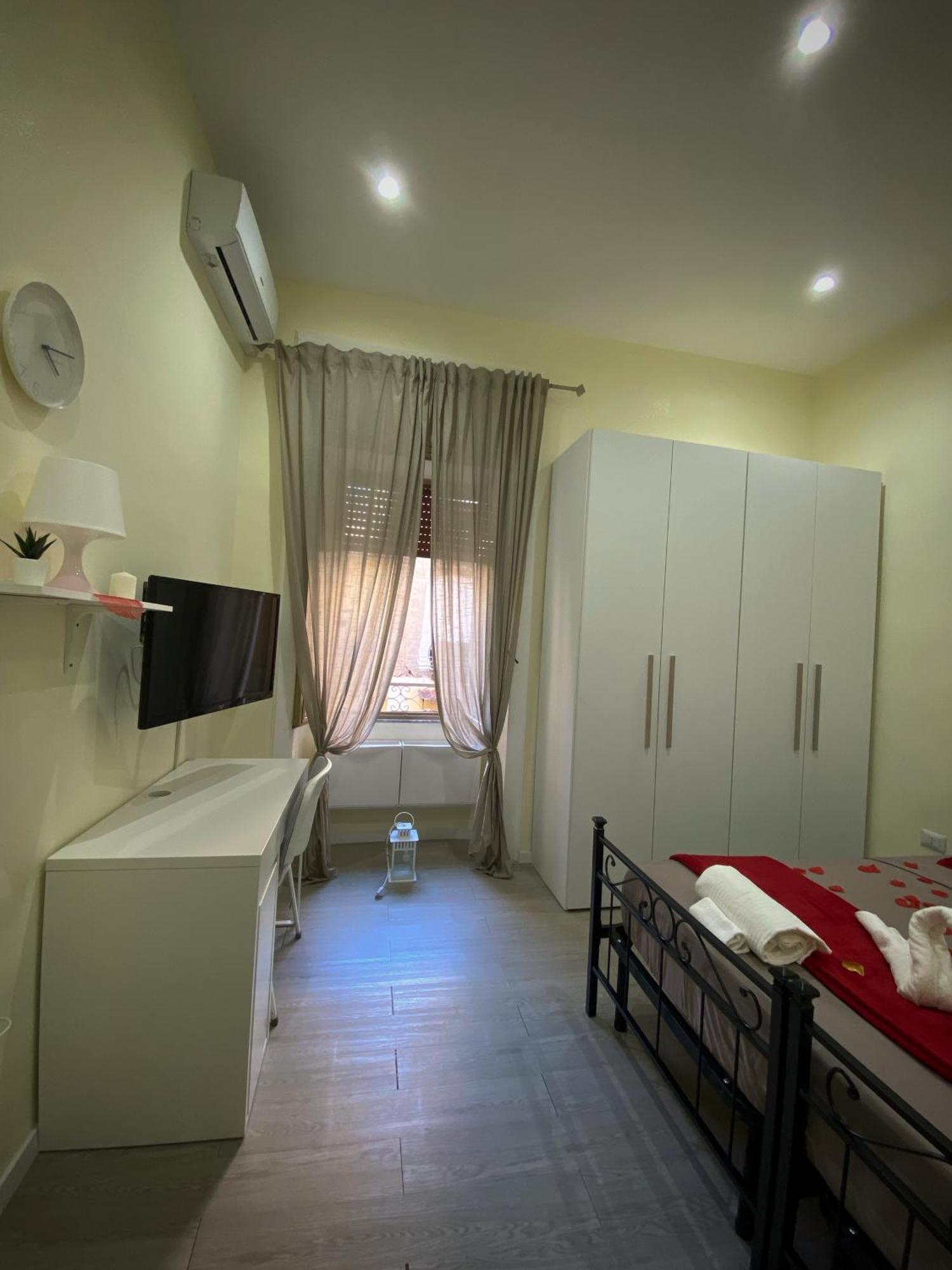 La Casa Al Centro " Vicino Al Centro Storico Di Napoli" Lägenhet Exteriör bild